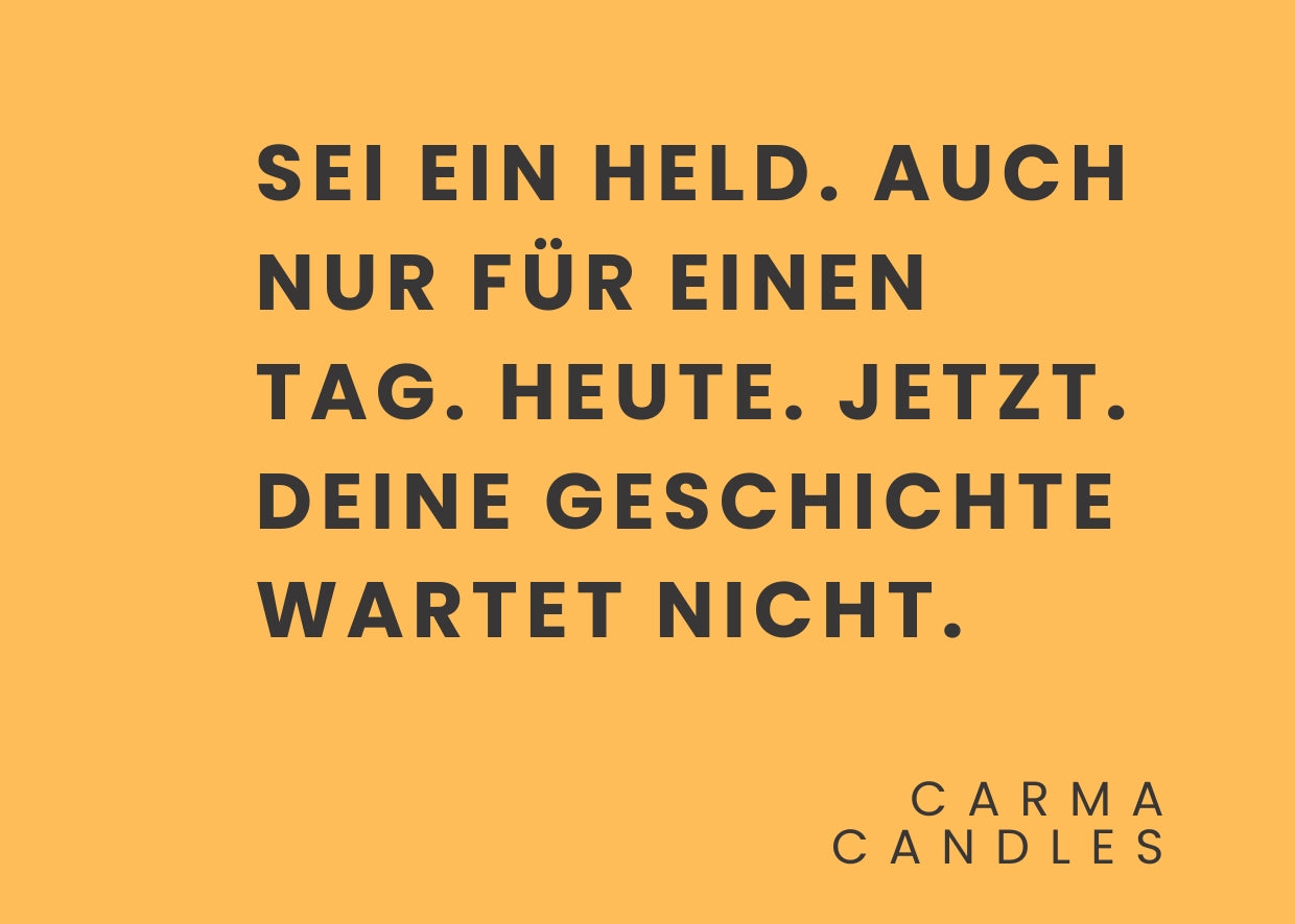 Duftkerze SEI EIN HELD The Carma Club